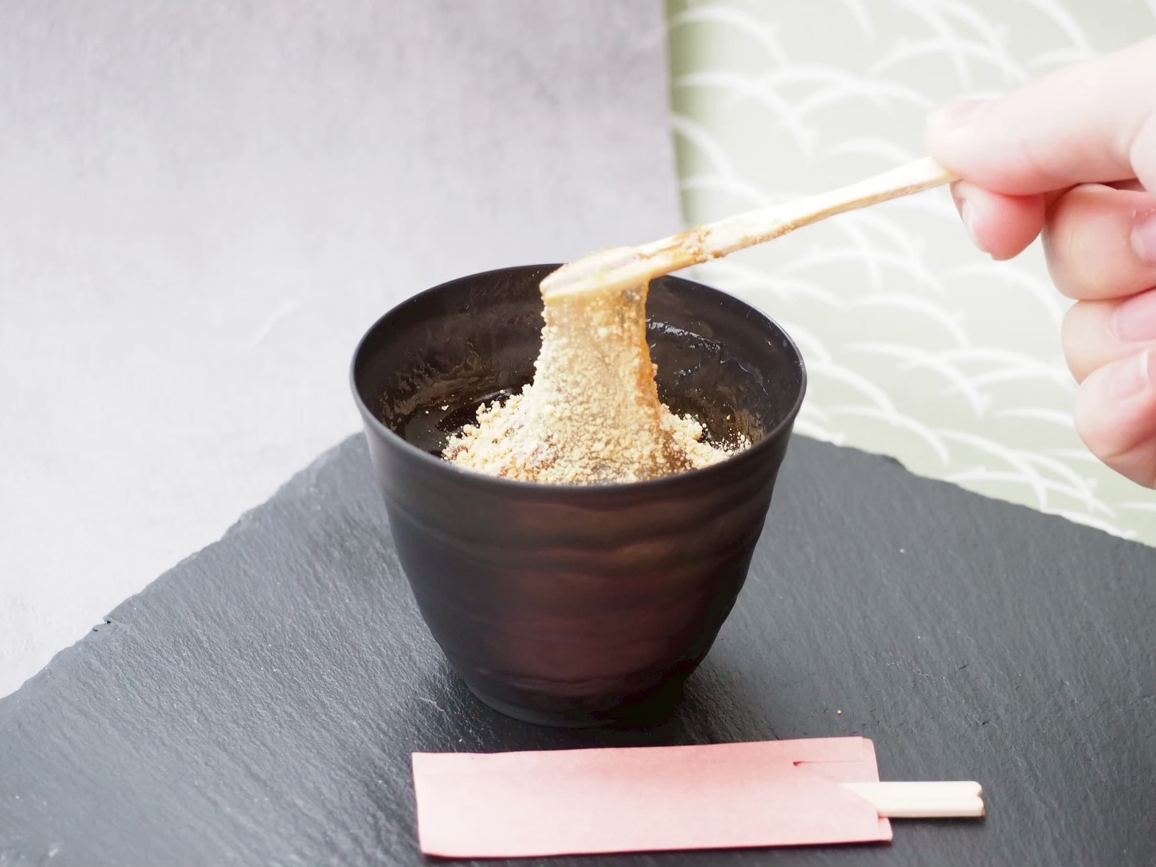 とろ〜りわらび餅 カップ(120g・きなこ)|どんぐり家のわらび餅